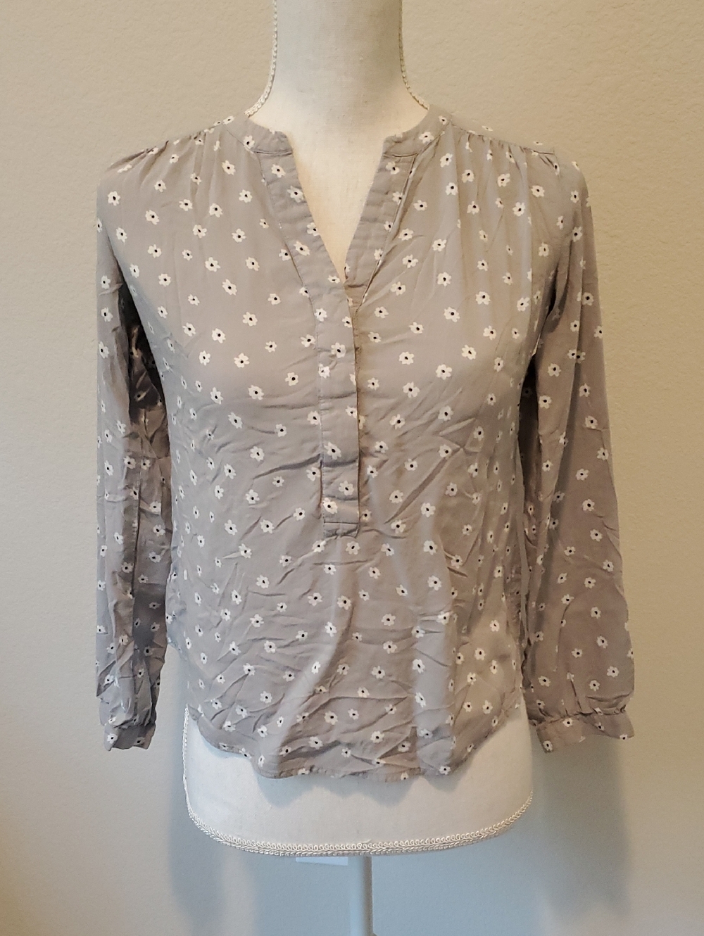 LOFT Taupe Floral V-Neck Pintuck Blouse